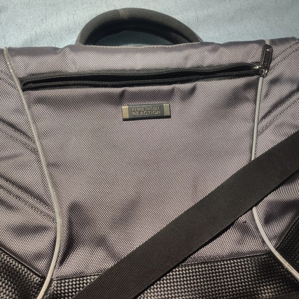 Kenneth Cole Reaction Gray Laptop Messenger Bag